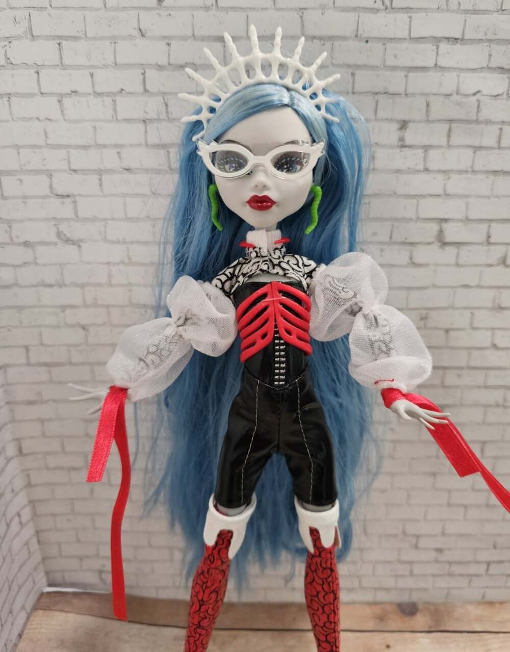 2023 Monster High Ghouluxe Ghoulia Yelps Fang Club Exclusive Doll HMX25 OOB